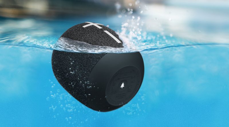 Ultimate Ears Wonderboom 2 speaker in water